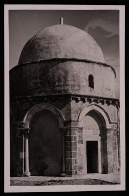 ​​​​​​​صورة لكنيسة الصعود  أعلى جبل الزيتون في مدينة القدس، تصوير يوسف البينا، عشرينيات وثلاثينيات القرن الماضي