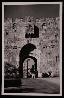 A Photograph of al-Asbat Gate in the Occupied City of Jerusalem Taken Between the 1920s and the 1930s 