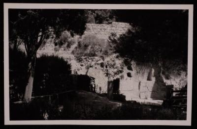 صورة  لقبر البستان في مدينة القدس ، تصوير يوسف البينا، عشرينيات وثلاثتينات القرن الماضي