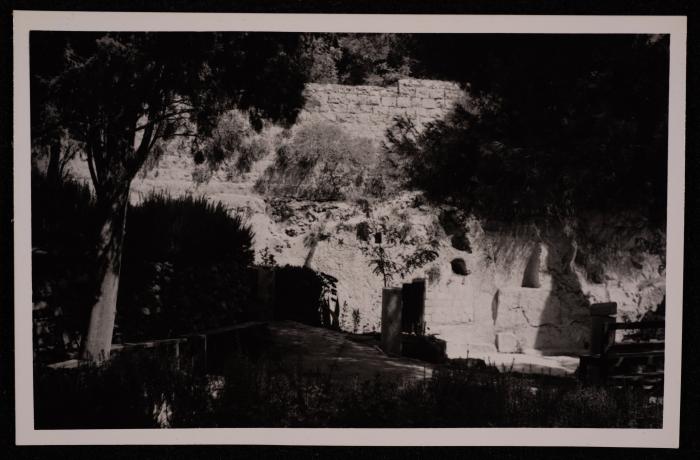 صورة  لقبر البستان في مدينة القدس ، تصوير يوسف البينا، عشرينيات وثلاثتينات القرن الماضي