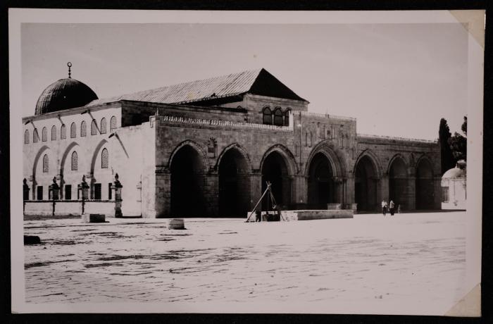 صورة للمسجد الأقصى - المسجد القبلي في مدينة القدس ، تصوير يوسف البينا، عشرينيات وثلاثتينات القرن الماضي