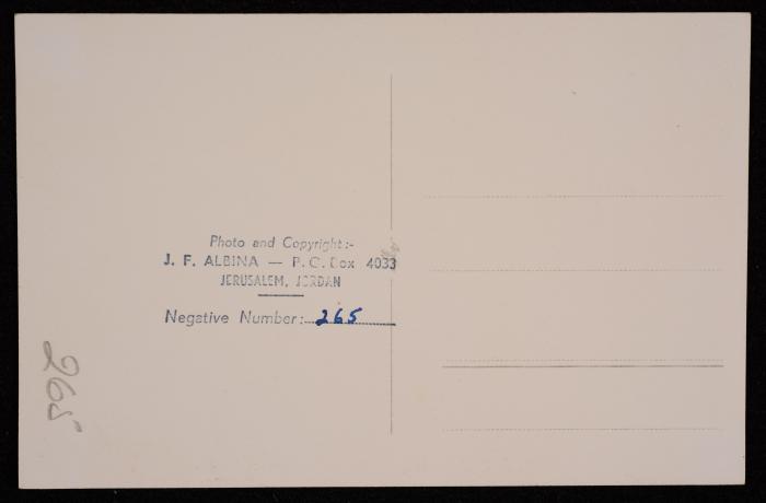 قبر كنيسة مريم العذراء في مدينة القدس، تصوير يوسف البينا، في عشرينيات وثلاثينيات القرن العشرين