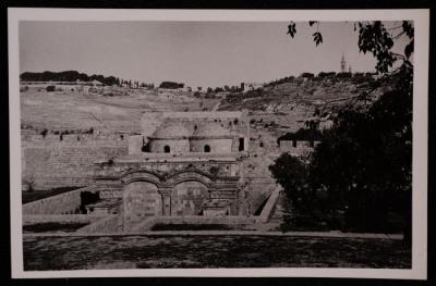 ​​​​​​​صورة ل باب الرحمة  من داخل سور القدس ، تصوير يوسف البينا، عشرينيات وثلاثينيات القرن الماضي
