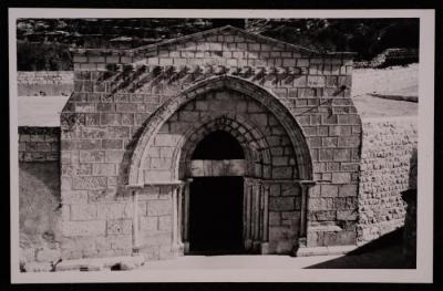 قبر كنيسة مريم العذراء في مدينة القدس، تصوير يوسف البينا، في عشرينيات وثلاثينيات القرن العشرين