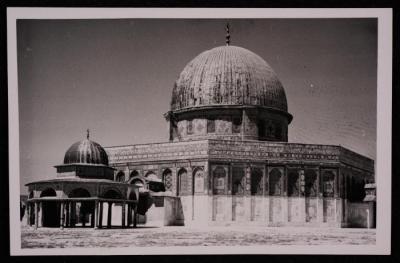 صورة لقبة الصخرة  في مدينة القدس، تصوير يوسف البينا، عشرينيات وثلاثينيات القرن الماضي 