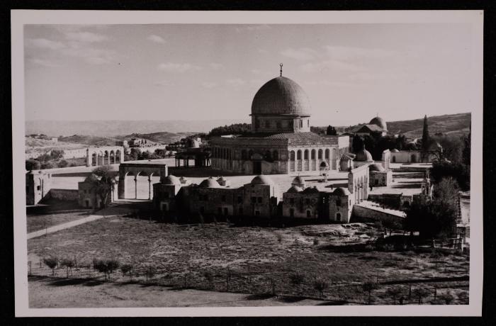صورة لقبة الصخرة المشرفة  في مدينة القدس، تصوير يوسف البينا، عشرينيات وثلاثينيات القرن الماضي