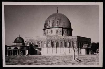 صورة لقبة الصخرة  في مدينة القدس، تصوير يوسف البينا، عشرينيات وثلاثينيات القرن الماضي 