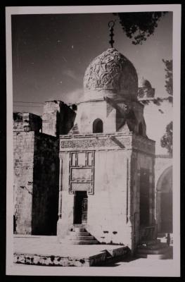 صورة لسبيل قايتباي في الحرم القدس الشريف في مدينة القدس، تصوير يوسف البينا، عشرينيات وثلاثينيات القرن الماضي