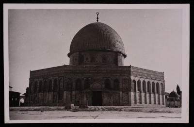 صورة لقبة الصخرة  في مدينة القدس، تصوير يوسف البينا، عشرينيات وثلاثينيات القرن الماضي 