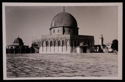 صورة لقبة الصخرة  في مدينة القدس، تصوير يوسف البينا، عشرينيات وثلاثينيات القرن الماضي 