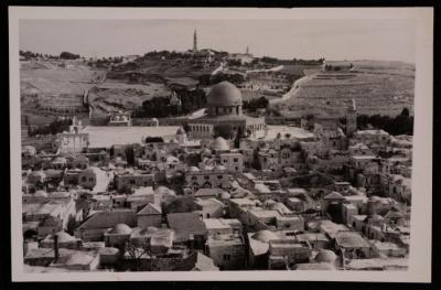 صورة لقبة الصخرة  في البدة القديمة في مدينة القدس، تصوير يوسف البينا، عشرينيات وثلاثينيات القرن الماضي