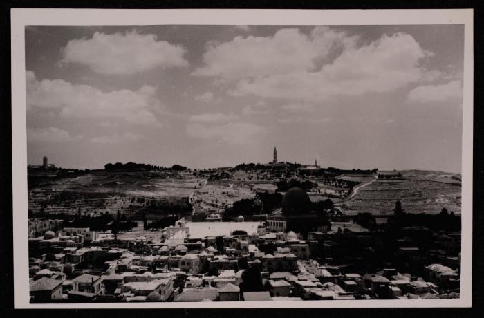 صورة لقبة الصخرة  في مدينة القدس، تصوير يوسف البينا، عشرينيات وثلاثينيات القرن الماضي 