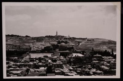 صورة لقبة الصخرة  في مدينة القدس، تصوير يوسف البينا، عشرينيات وثلاثينيات القرن الماضي 