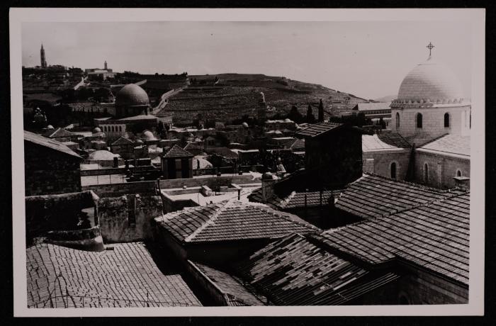 صورة لقبة الصخرة  في البدة القديمة في مدينة القدس، تصوير يوسف البينا، عشرينيات وثلاثينيات القرن الماضي