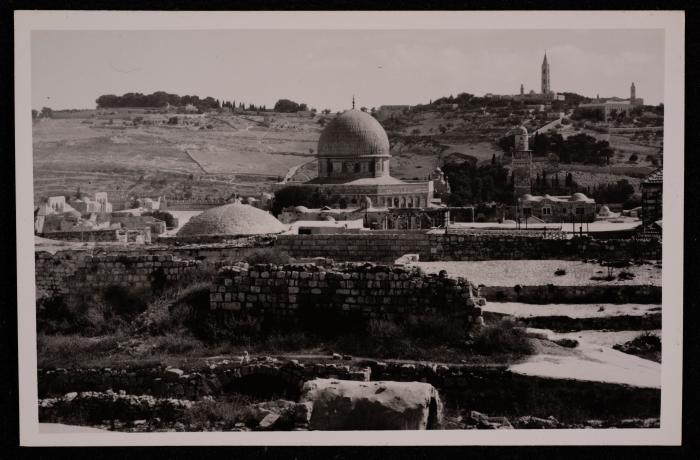 صورة لقبة الصخرة  في البدة القديمة في مدينة القدس المحتلة 