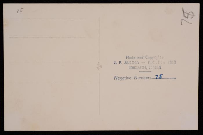 صورة لقبة الصخرة والجهة الشرقية من سور مدينة القدس، تصوير يوسف البينا، عشرينيات وثلاثينات القرن الماضي