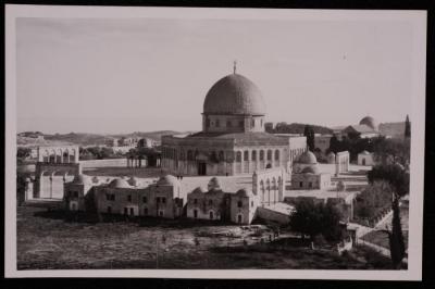 صورة لقبة الصخرة والمسجد الأقصى في مدينة القدس المحلتة،  تصوير يوسف البينا،  في عشرينيات وثلاثينيات القرن العشرين
