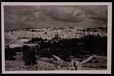 صورة لقبة الصخرة  في مدينة القدس، تصوير يوسف البينا، عشرينيات وثلاثينيات القرن الماضي