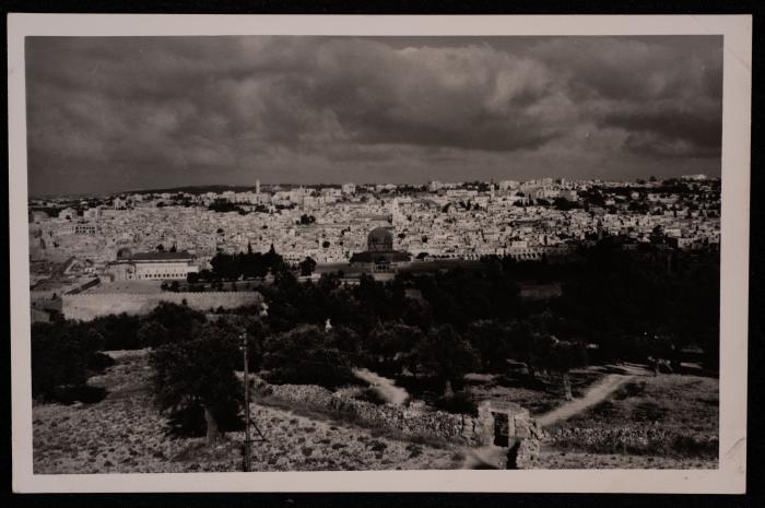 صورة لقبة الصخرة  في مدينة القدس، تصوير يوسف البينا، عشرينيات وثلاثينيات القرن الماضي