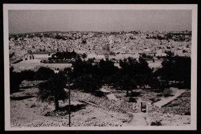 صورة لقبة الصخرة  في مدينة القدس، تصوير يوسف البينا، عشرينيات وثلاثينيات القرن الماضي