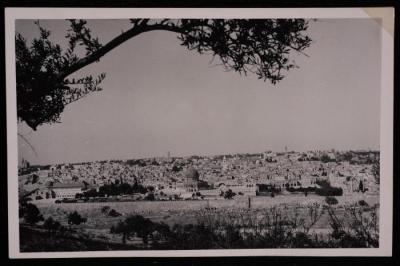 صورة لقبة الصخرة  في مدينة القدس، تصوير يوسف البينا، عشرينيات وثلاثينيات القرن العشرين