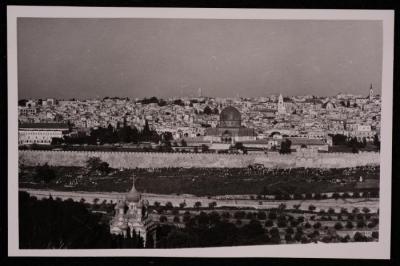 صورة لقبة الصخرة  في مدينة القدس، تصوير يوسف البينا، عشرينيات وثلاثينيات القرن الماضي