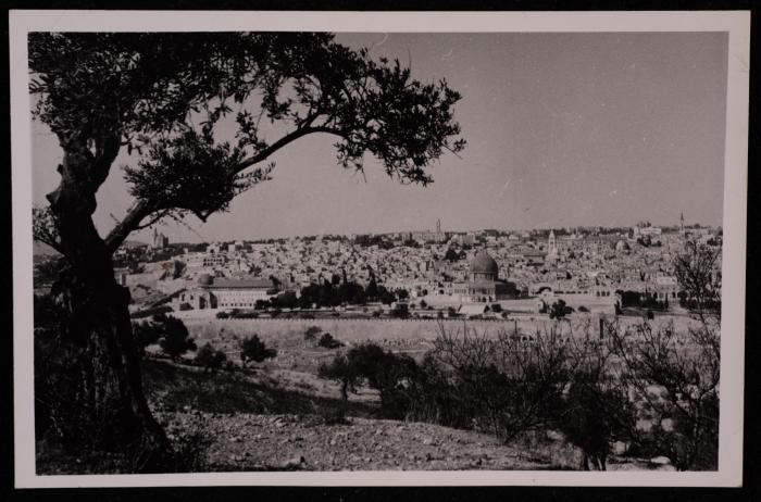 صورة لقبة الصخرة  في مدينة القدس، تصوير يوسف البينا، عشرينيات وثلاثينيات القرن الماضي