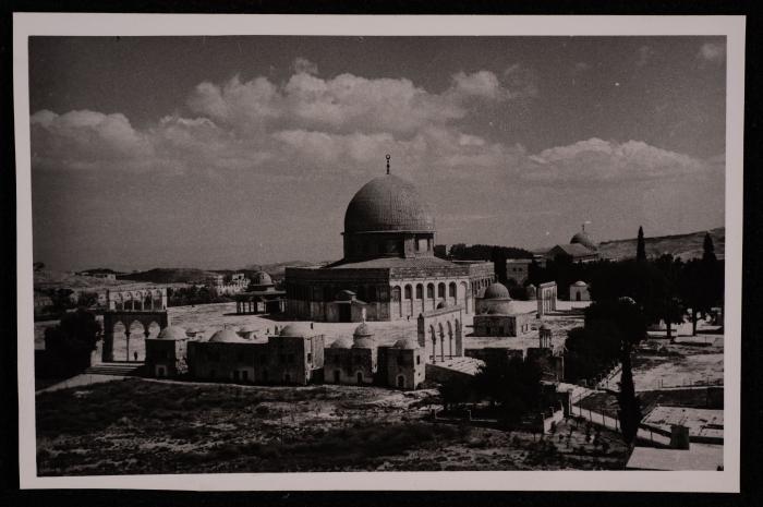 صورة لقبة الصخرة والمسجد الأقصى في مدينة القدس، تصوير يوسف البينا، شرينيات وثلاثينيات القرن الماضي
