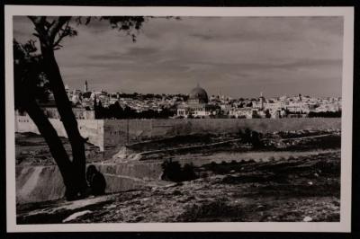 صورة لقبة الصخرة  في مدينة القدس، تصوير يوسف البينا، عشرينيات وثلاثينيات القرن الماضي