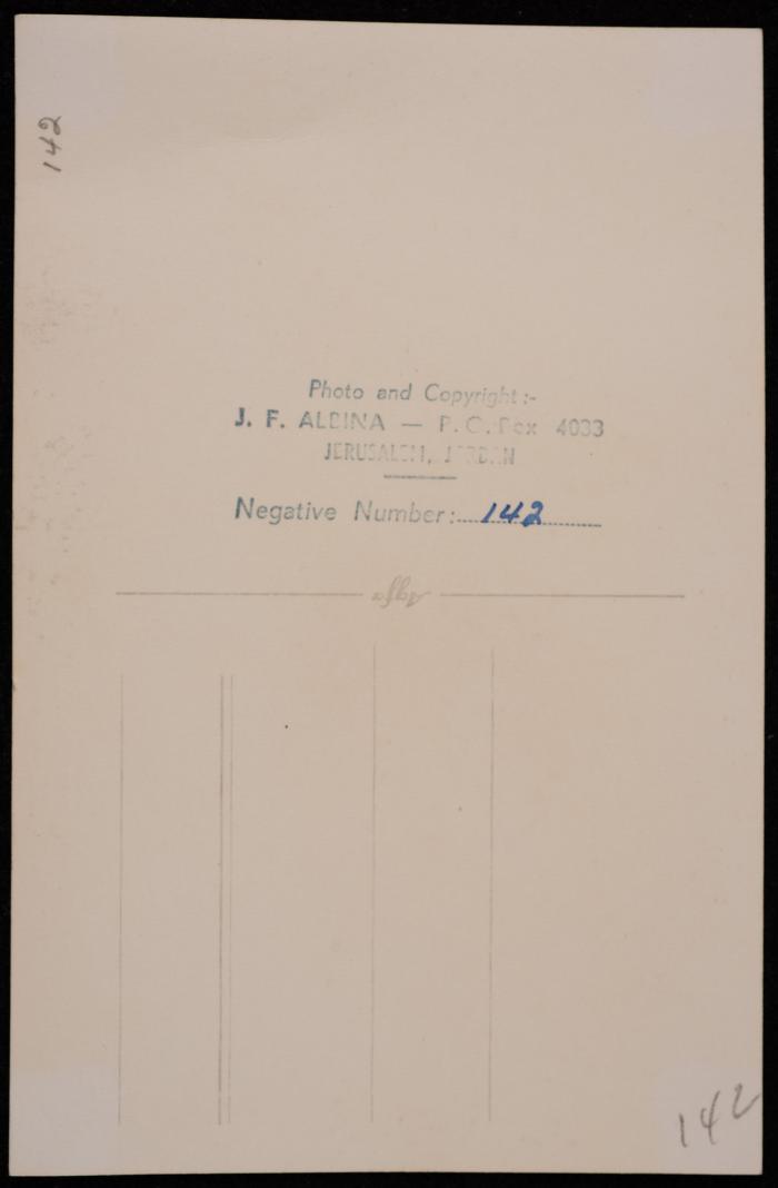 صورة لغرفة القبر في كنيسة القيامة في مدينة القدس، تصوير يوسف البينا، عشرينيات وثلاثينيات القرن الماضي