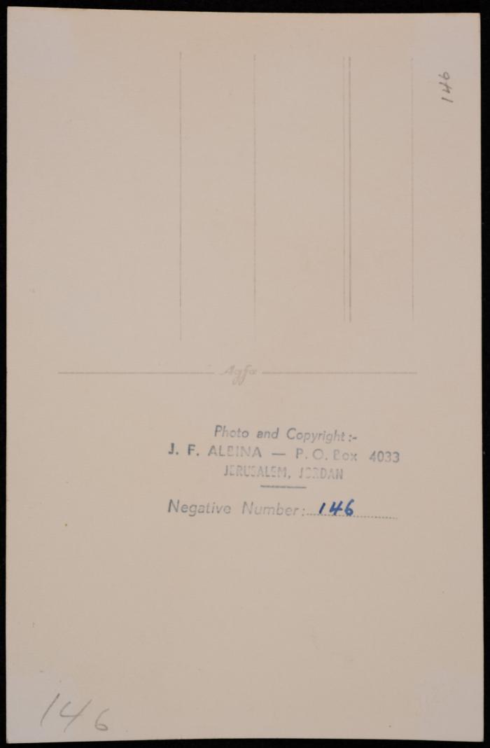 صورة لغرفة القبر في كنيسة القيامة في مدينة القدس، تصوير يوسف البينا، عشرينيات وثلاثينيات القرن الماضي