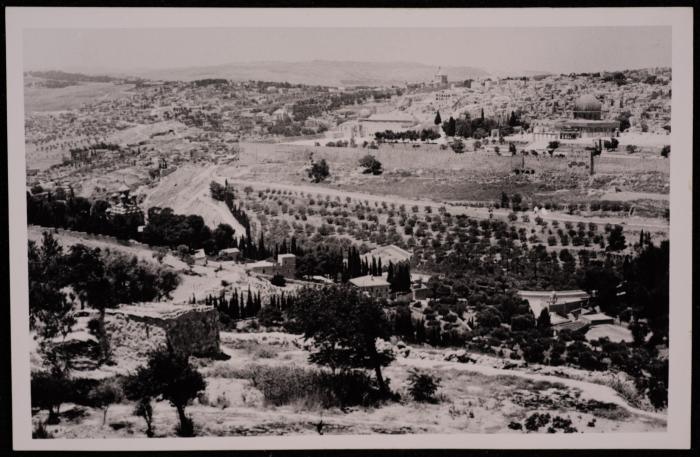صورة لقبة الصخرة  في البلدة القديمة في مدينة القدس، تصوير يوسف البينا، عشرينيات وثلاثينيات القرن الماضي