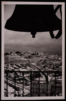 شارع كنيسة المهد في بيت لحم، تصوير يوسف البينا، عشرينيات وثلاثينيات القرن العشرين