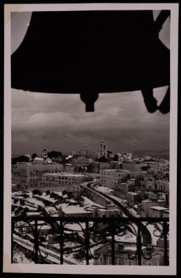 شارع كنيسة المهد في بيت لحم، تصوير يوسف البينا، عشرينيات وثلاثينيات القرن العشرين