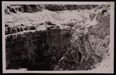 الآثار في منطقة دير القديس جورج  في وادي القلط، تصوير يوسف البينا، خمسينيات القرن العشرين