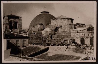 صورة  لقبة كنيسة القيامة  في مدينة القدس، تصوير يوسف البينا، خمسينيات القرن الماضي