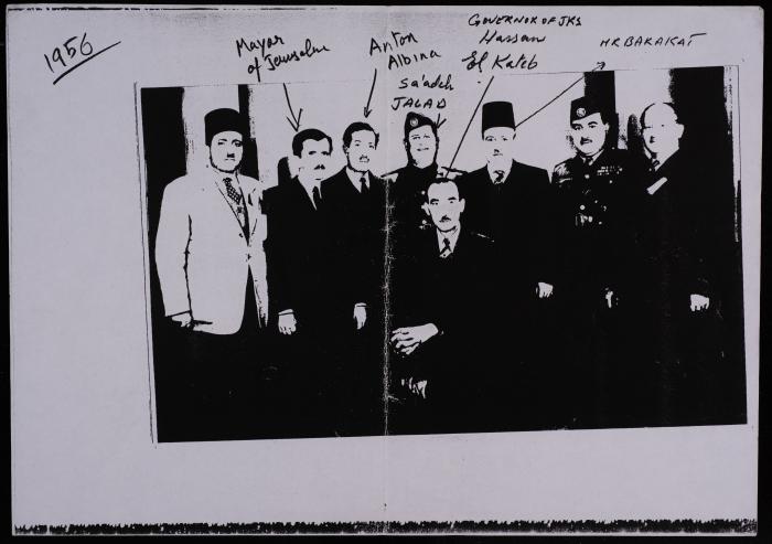 أنطون البينا وعدد من الشخصيات الحكومية في مدينة القدس، 1956