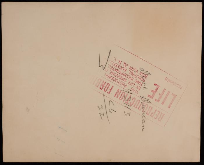 اجتماع رسمي بحضور انطون البينا، خمسينيات القرن الماضي 