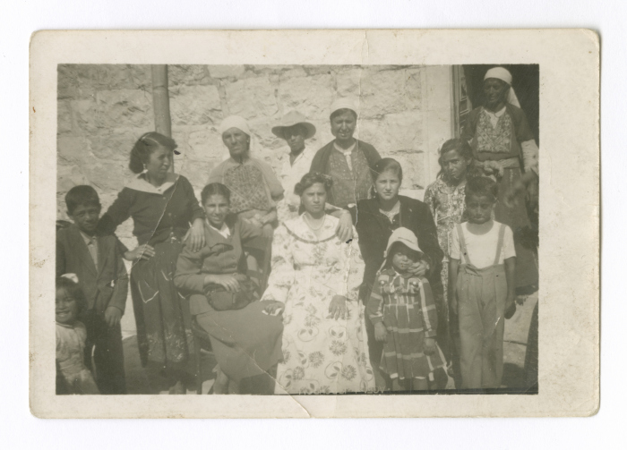 نساء وأطفال في حفل زفاف وداد علي 