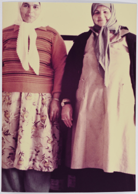 امرأتان، مخيم نهر البارد، 1980- 1989