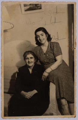 Tharefa al-Bahou and Her Daughter Salma, 1951