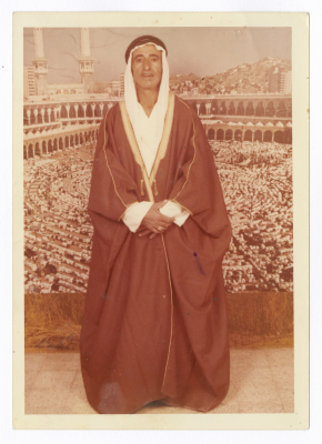 لقطة لعلي عيسى عبيد بعد عودته من الحج