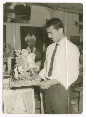 ʿabdel-ʿaziz Misk Holding a Painting at the Artworks and Art Education Exhibition 