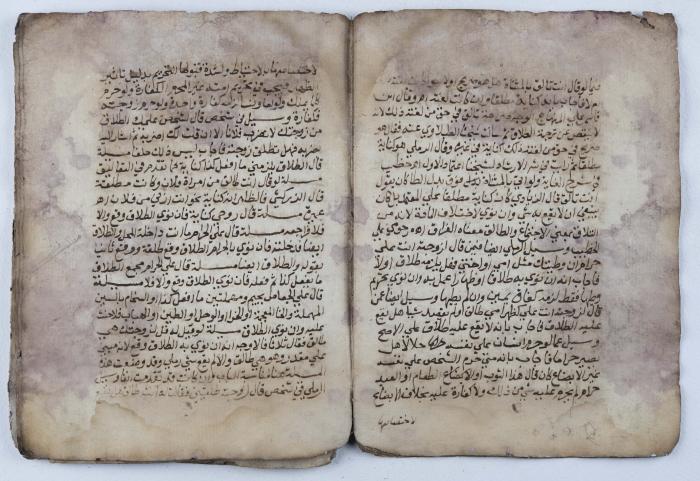 جزء من مخطوطة قديمة حول أحكام الطلاق والعيد في الشريعة الإسلامية   
