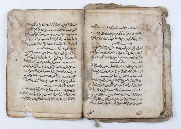مخطوطة قديمة في قضايا اللغة والبلاغة والنحو