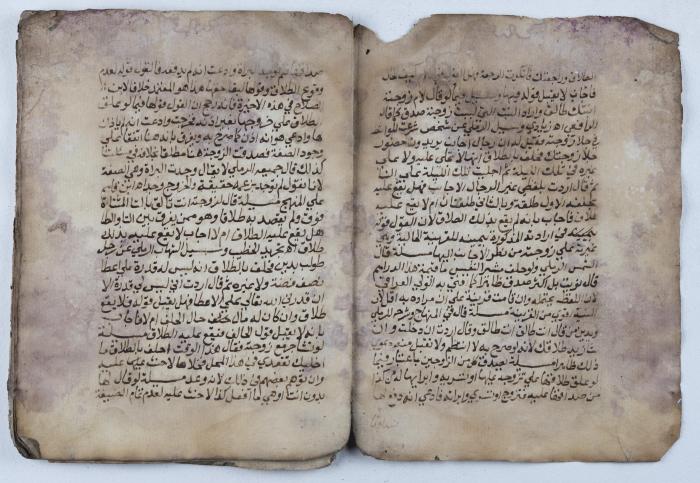 جزء من مخطوطة قديمة حول أحكام الطلاق والعيد في الشريعة الإسلامية   