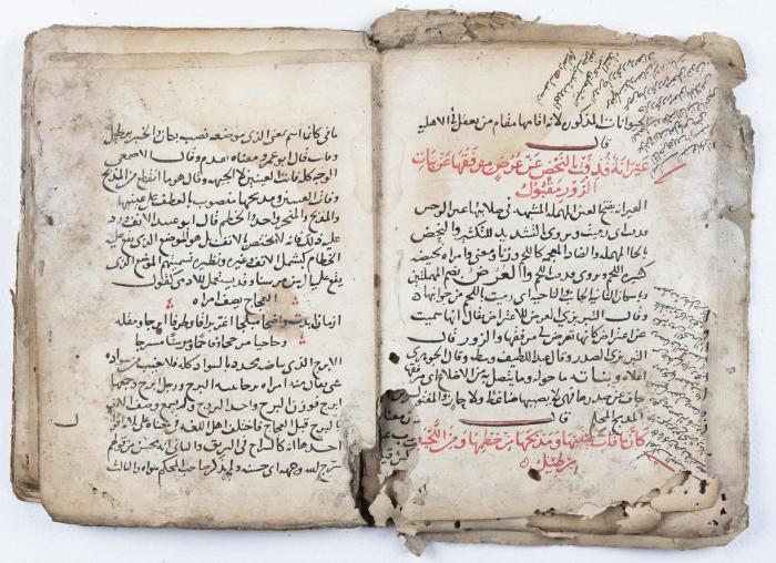 مخطوطة قديمة في قضايا اللغة والبلاغة والنحو