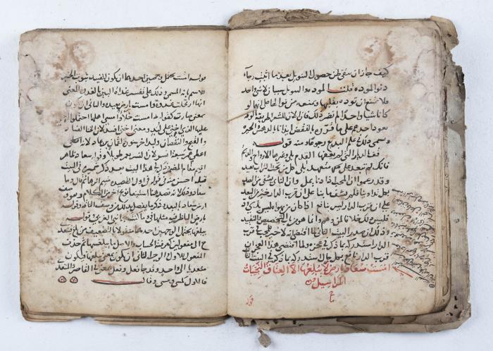 مخطوطة قديمة في قضايا اللغة والبلاغة والنحو
