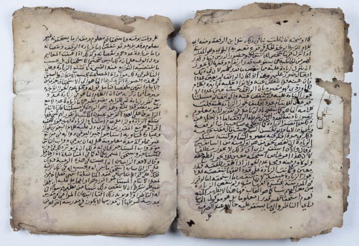مخطوطة قديمة في قضايا اللغة والبلاغة والنحو