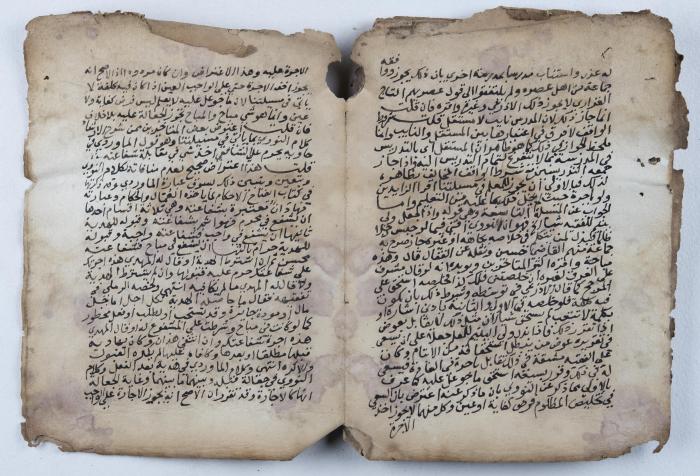 مخطوطة قديمة في قضايا اللغة والبلاغة والنحو